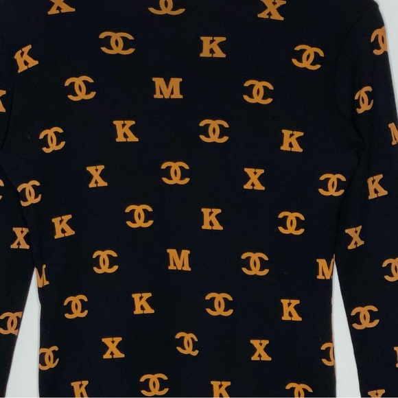 2 S Custo Barcelona Chanel Logo Black Bronze Long Sleeve V Neck Tee Shirt Top - Picture 12 of 12